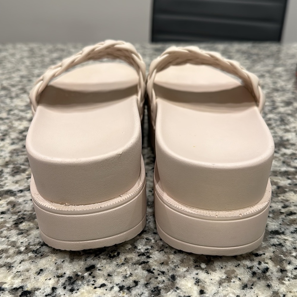 Thick Soled platform sandals. NWT. Size 7 women. - Picture 9 of 12
